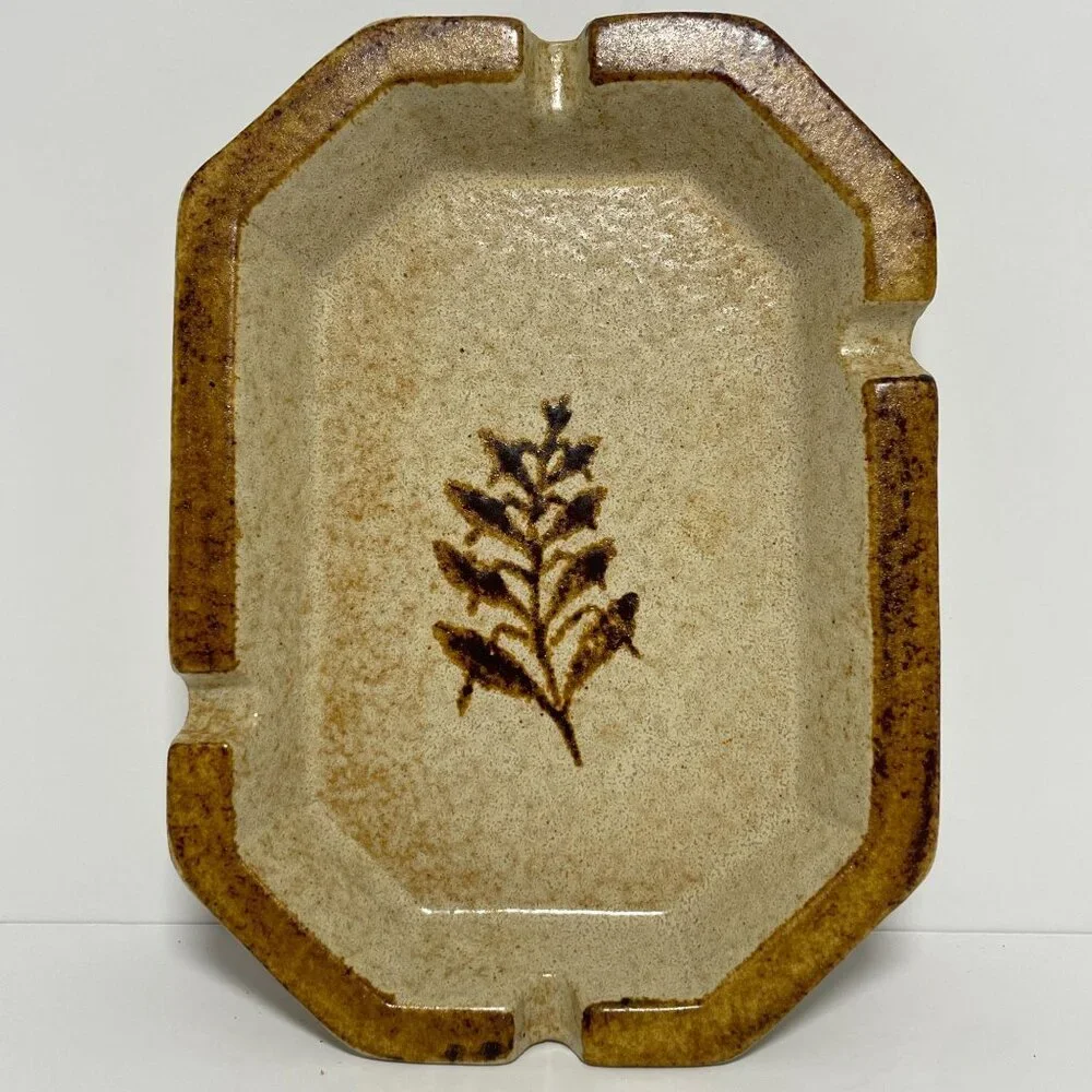 Pottery‎ Craft Ceramic Mid Century Modern Ashtray Made In USA Tan Leaf Design
